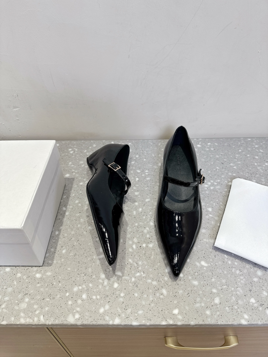 Khaite Spring and Summer Collection: Avant-Garde Fashion for Independent Women - 图片 3