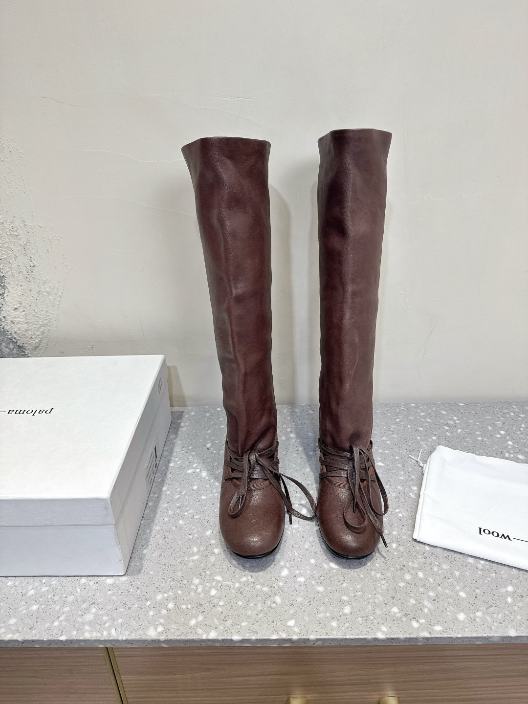 NO:465784,- Niche trendy brand 25ss autumn and winter new style, thick heel, round head, one foot, pile of long boots!  I heard that the whole network is looking for this pair of boots of paloma wool!  It’s really beautiful to wear your feet!  Say it three times!  Thick legs are also loose and look very slimming!  It feels very comfortable to try on, because the heel is thick and the heel is not high. The toe is round, so it is not easy to squeeze your feet, so there is a lot of room for wear. It is very wearable. It can be worn as an ankle boot if you remove the boot. If you put the boot on, the laziness of stacking comes out again!  The upper is made of original imported calfskin, inner foot padded sheepskin, heel height 4.5cm, original custom wear-resistant and non-slip rubber outsole, size 35-39 (40.41 custom-made without return), boots, boots, cowhide, sheepskin19860909- 小众潮牌 25ss秋冬新款 粗跟 圆头 一脚蹬 堆堆 长靴！ 听说全网都在找 paloma wool这双靴子！上脚是真的是绝美！ 要说三遍！粗腿穿起来也是宽松的效果并且很显瘦！试穿感觉舒适度还是很高的,因为鞋跟是粗跟,而且跟高不高. 鞋头是圆头,也不容易挤脚,有很大的空问.可穿性很高,拆了靴筒可以当踝靴穿 套上靴筒的话,那种堆叠慵懒的感觉又一下子出来了！ 鞋面采用原版进口小牛皮 内里垫脚羊皮 跟高4.5cm 鞋底原版定制耐磨防滑橡胶大底 码数35-39（40.41定制不退换）,靴子,boots,cowhide,sheepskin,Women's Shoes