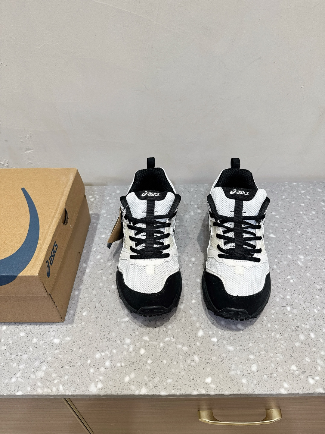 NO:478771,Asics GEL-SONOMASE CN 25ss autumn and winter new sports shoes casual shoes original archive data development last paper version hole upper, more fit the foot shape and comfortable breathable, the heel stabilizer brings comfortable wearing feeling optimized GEL, providing better cushioning protection, FLYTEFOAM BLAST midsole technology, with light weight, cushioning and rebound, improving running propulsion, creating a new running experience for running athletes. Size36-45, casual shoes/sports shoes, ASICS, sneakers19860909Asics GEL-SONOMASE CN 亚瑟士 25ss秋冬新款 运动鞋 休闲鞋 原档案据数开发楦型纸版 洞洞鞋面,更贴合脚型和舒适透气,后跟稳定片带来合脚舒适的穿着感优化后的GEL,提供更好的缓冲保护性,FLYTEFOAM BLAST中底科技,兼具轻量、缓冲、回弹,提升跑步推进力,给跑步健将营造新的跑步体验. Size36-45,休闲鞋/运动鞋,ASICS,sneakers,Women's Shoes