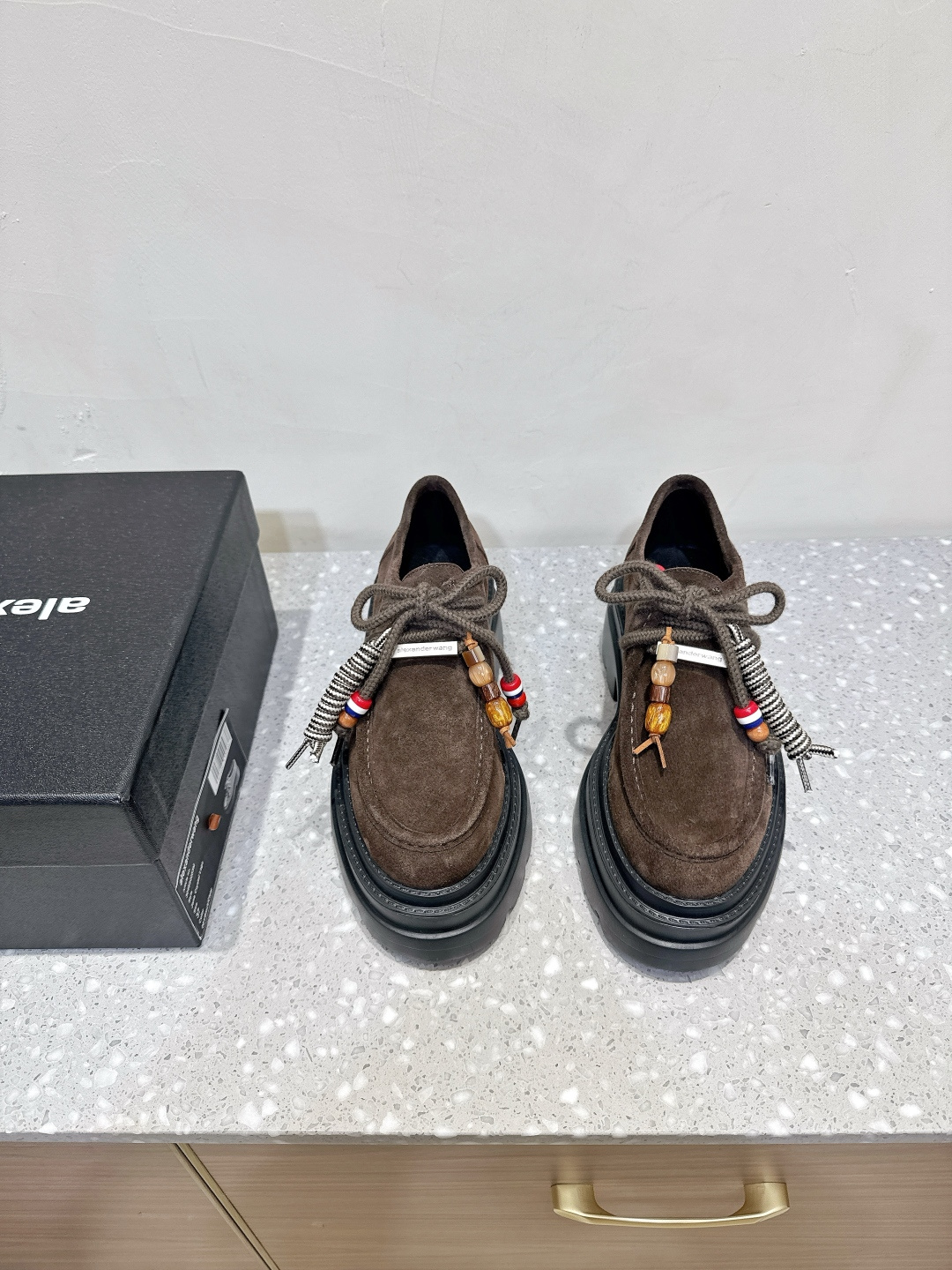 NO:491228,Alexander Wang 25ss autumn and winter new style thick-soled loafers are so amazing, the same loafers come from the pressure mountain king HaileyBieber shoes!  Compared with the previous old models and your home, the new model looks taller and slimmer. In addition to the classic black, there is also burgundy, which is both low-key and useless color matching. Paired with the iconic brand metal logo, plus the 7.5cm thick bottom design, you can easily have long legs!  The upper is made of original imported Niujing inner foot pad sheepskin original custom rubber sole Size35-39 (40 customization without return or exchange), loafers, alexander wang, loafers, sheepskin19860909Alexander Wang 大王 25ss秋冬新款 厚底 乐福鞋 好绝,同款乐福鞋来自压力山大王 HaileyBieber撞鞋！ 新款相比之前的老款和你家的显高显瘦,除了经典黑色外,还有酒红色,都是低调白搭的配色 搭配标志性的品牌金属徽标,加上7.5cm厚底设计轻松拥有大长腿！ 鞋面采用原版进口牛京 内里垫脚羊皮 鞋底原版定制橡胶大底 Size35-39（40定制不退换）,乐福鞋,alexander wang,loafers,sheepskin,Women's Shoes