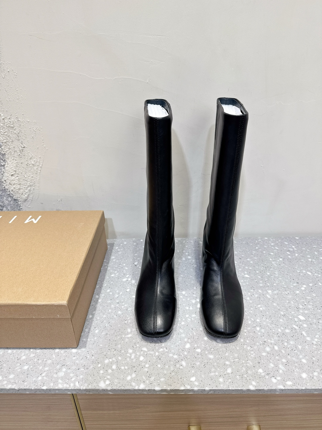 NO:478757,Miista niche trendy brand 25ss autumn and winter new Italian brand old motorcycle boots, dressing inspiration with both hands~ The lambskin material is super soft and comfortable. A boutique that goes through time and tastes. Retro low saturation, clean and fight against nature, gaining pleasant wild fun. The upper is made of original imported cowhide, inner foot pad sheepskin, original custom Italian leather sole Size35-40 (40 custom made without return and exchange), boots, boots, cowhide, sheepskin, Leather soles19860909Miista 小众潮牌 25ss秋冬新款 意大利 品牌 做旧机车靴 穿搭灵感双手奉上~ 小羊皮材质超软超舒适 越穿越有味道的一款精品  复古低饱和,干净出门与自然交手,收获惬意野趣 鞋面采用原版进口牛皮 内里垫脚羊皮 鞋底原版定制意大利真皮大底 Size35-40（40订做不退换）,靴子,boots,cowhide,sheepskin,Leather soles,Women's Shoes