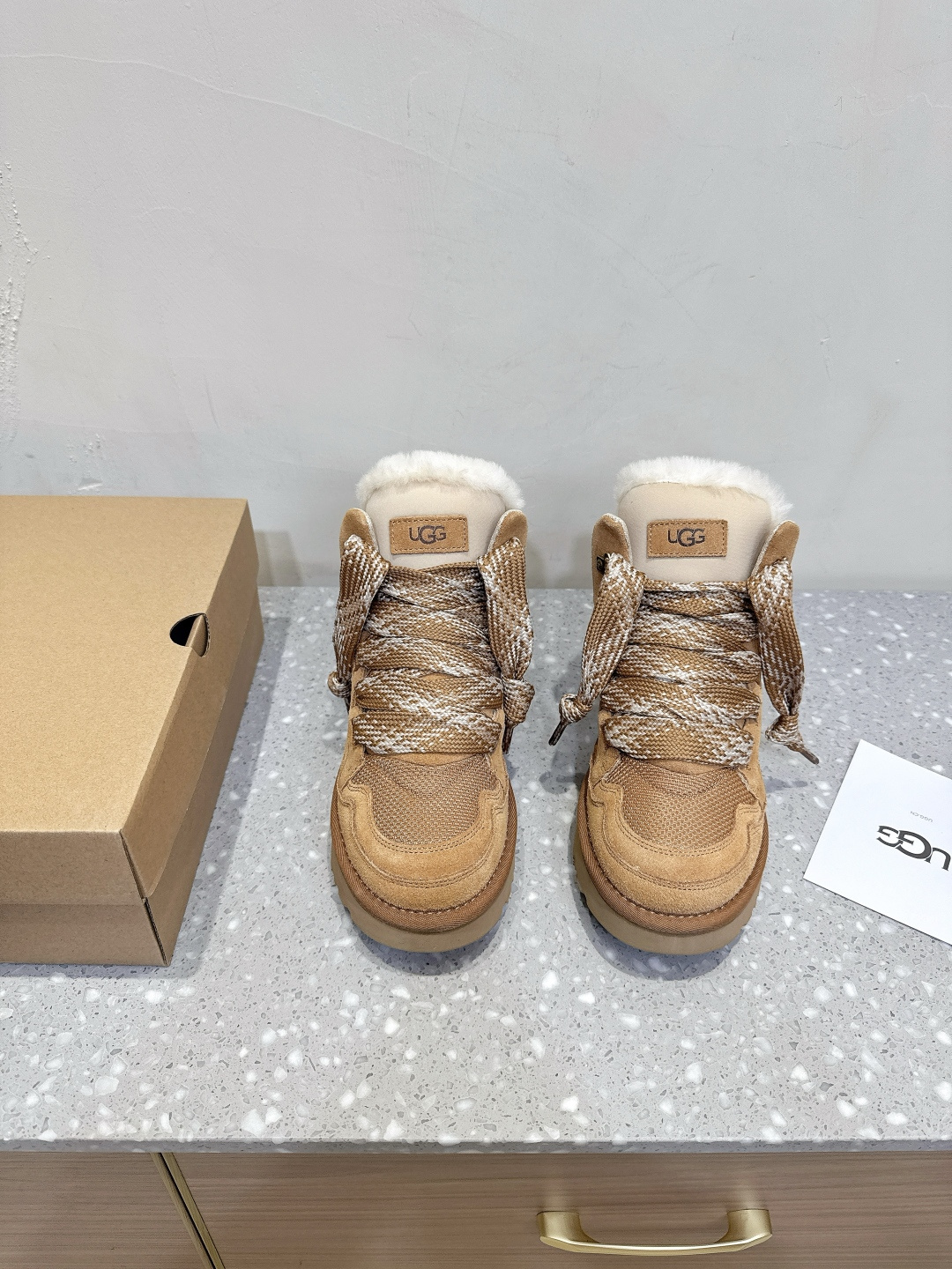 NO:491041,UGG Niche Trendy Brand 25ss autumn and winter new style, fur integrated, casual, snow boots, I have seen too many classic styles, and need some embellishment. This year I love wool knitting, becoming the mainstream trend of popular outfits in the cold winter. What else is more eager for comfort and warmth in the long winter? The upper uses the original imported Niujing/breathable net, inner foot pad wool, original customized rubber sole, Size35-40 (40 custom made, no return or exchange), snow boots, boots19860909UGG 小众潮牌 25ss秋冬新款 皮毛一体 休闲 雪地靴 看多了经典款 需要一些点缀 今年特别爱毛线编织 成为寒冬流行穿搭的主流趋势 漫长的冬日还有什么比舒适度保暖更渴求呢 鞋面采用原版进口牛京/透气网 内里垫脚羊毛 鞋底原版定制橡胶大底 Size35-40（40订做不退换）,雪地靴,boots,Women's Shoes