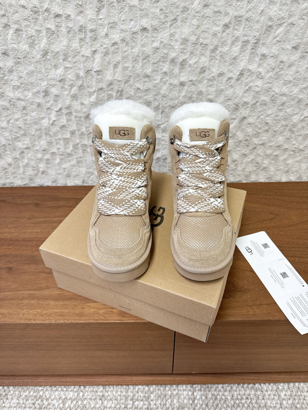 NO:536527,G339 UGG Niche Trendy Brand 25ss autumn and winter new style, fur integrated, casual snow boots, I have seen too many classic styles, need some embellishment, I love wool knitting this year, becoming the mainstream trend of popular outfits in the cold winter. What else is more eager for comfort and warmth in the long winter? The upper uses the original imported Niujing/breathable net, inner foot pad wool, original customized rubber sole, Size35-39 (40 custom made, no return or exchange), casual shoes/sports shoes, boots, sneakers19860909G339 UGG 小众潮牌 25ss秋冬新款 皮毛一体 休闲 雪地靴 看多了经典款 需要一些点缀 今年特别爱毛线编织 成为寒冬流行穿搭的主流趋势 漫长的冬日还有什么比舒适度保暖更渴求呢 鞋面采用原版进口牛京/透气网 内里垫脚羊毛 鞋底原版定制橡胶大底 Size35-39（40订做不退换）,休闲鞋/运动鞋,boots,sneakers,Women's Shoes