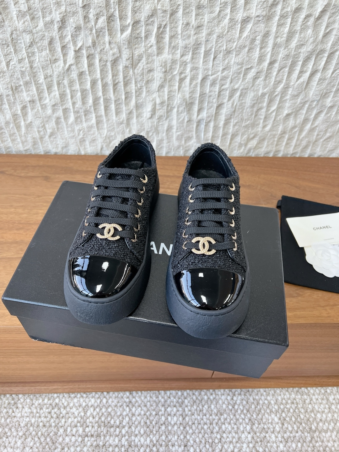 NO:630291,G097 Chanel Xiaoxiang 25B new autumn and winter thick-soled sports shoes and casual shoes. This new season's new style is simply close your eyes and smells so good on your feet. It's crazy good-looking. It has a straightforward casual sports style, sassy and natural, and interprets the fashionable femininity!  The upper is made of original imported calfskin/woven fabric, the lining is lambskin, and the outsole is original customized TPU combination rubber outsole Size35-39 (40.41 custom-made, non-returnable), casual shoes/sports shoes, chanel, sneakers, cowhide, sheepskin19860909G097 Chanel 小香 25B秋冬新款 厚底 运动鞋 休闲鞋 这季新款简直闭眼入,上脚太香 狂好看 率性的休闲运动风,飒爽又自然 演绎的时髦女性气质！ 鞋面采用原版进口小牛皮/编织面料 内里垫脚小羊皮 大底原版定制TPU组合橡胶大底 Size35-39（40.41定做不退换）,休闲鞋/运动鞋,chanel,sneakers,cowhide,sheepskin,Women's Shoes