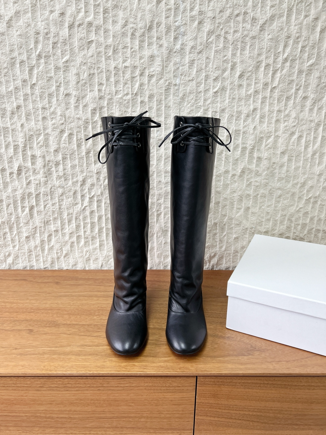 NO:682699,G199 Paloma wool niche trendy brand 25ss autumn and winter new retro pile boots are simply art. Multiple ways to wear them can be unlocked. Brown pile boots are a pair of pile boots that fashionistas cannot live without. They collide with tension between toughness and smoothness. They can be straight or pleated in a variety of shapes. It has its own fashionable genes that break the rules and has its own sassy aura. The upper is made of original imported calfskin/original fabric and the lining is sheepskin.  Outsole Original customized non-slip rubber outsole Size35-39 (40 custom made and non-returnable), boots, boots, cowhide, sheepskin19860909G199 Paloma wool 小众潮牌 25ss秋冬新款 复古 堆堆靴 简直就 是艺术多种穿法可解锁 咖啡色 堆堆靴 时髦精不能缺少的一双堆堆 靴,在硬朗与柔滑间碰撞张力,可直筒可褶皱的百变形态,自带打破常规的时髦基因,自带飒爽气场 鞋面采用原版进口小牛皮/原版布 内里垫脚羊皮 大底原版定制防滑橡胶大底 Size35-39（40订做不退换）,靴子,boots,cowhide,sheepskin,Women's Shoes