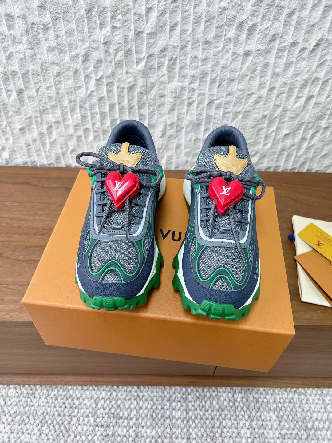 Louis Vuitton Louis Vuitton 路易威登26ss早春新款 休闲鞋 运动鞋 徒步鞋