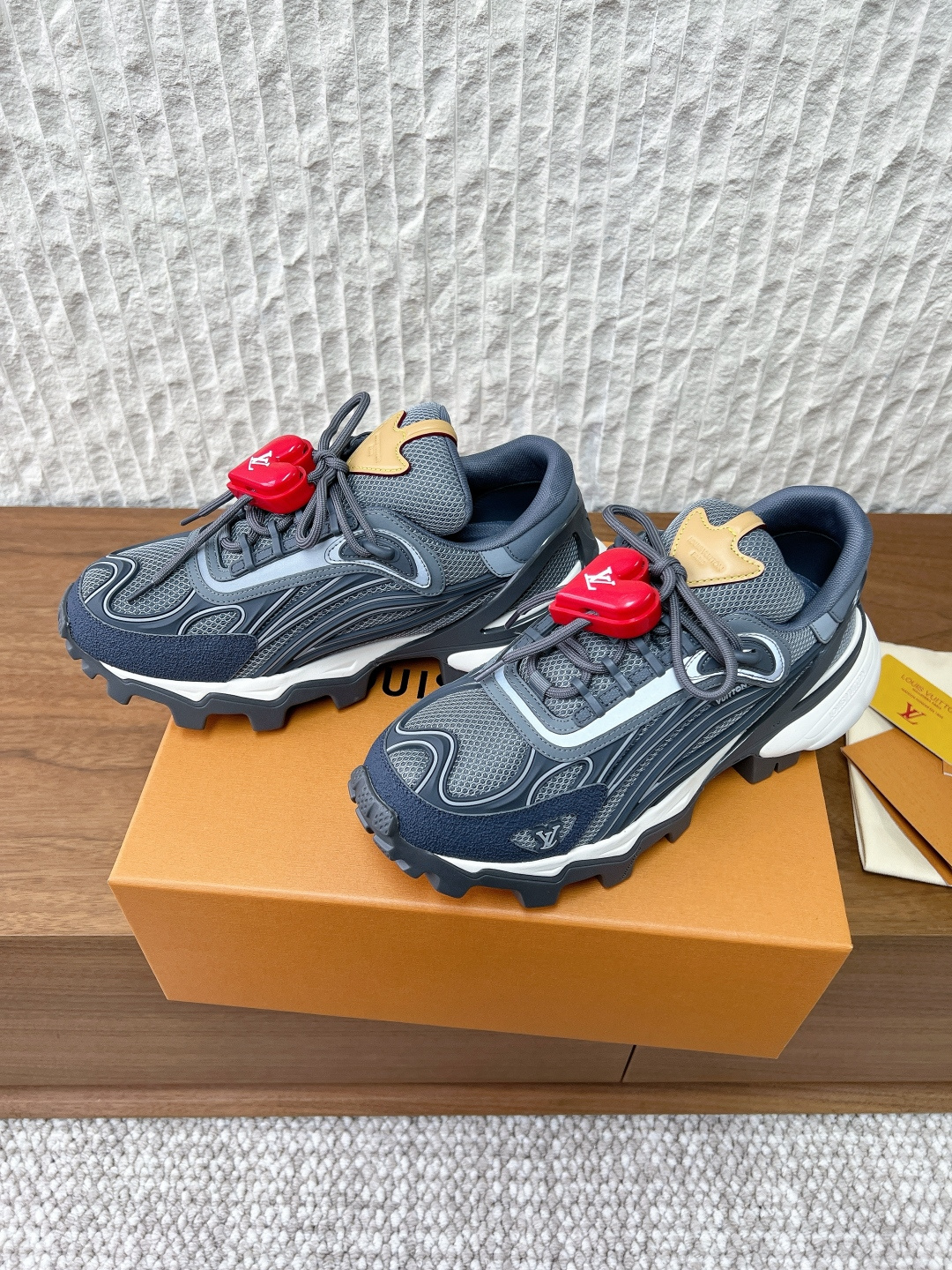 Louis Vuitton Louis Vuitton 路易威登26ss早春新款 休闲鞋 运动鞋 徒步鞋