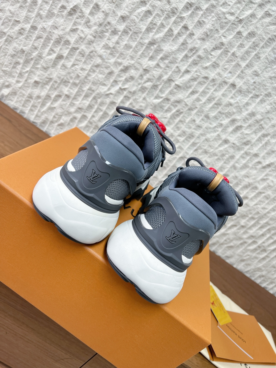 Louis Vuitton Louis Vuitton 路易威登26ss早春新款 休闲鞋 运动鞋 徒步鞋