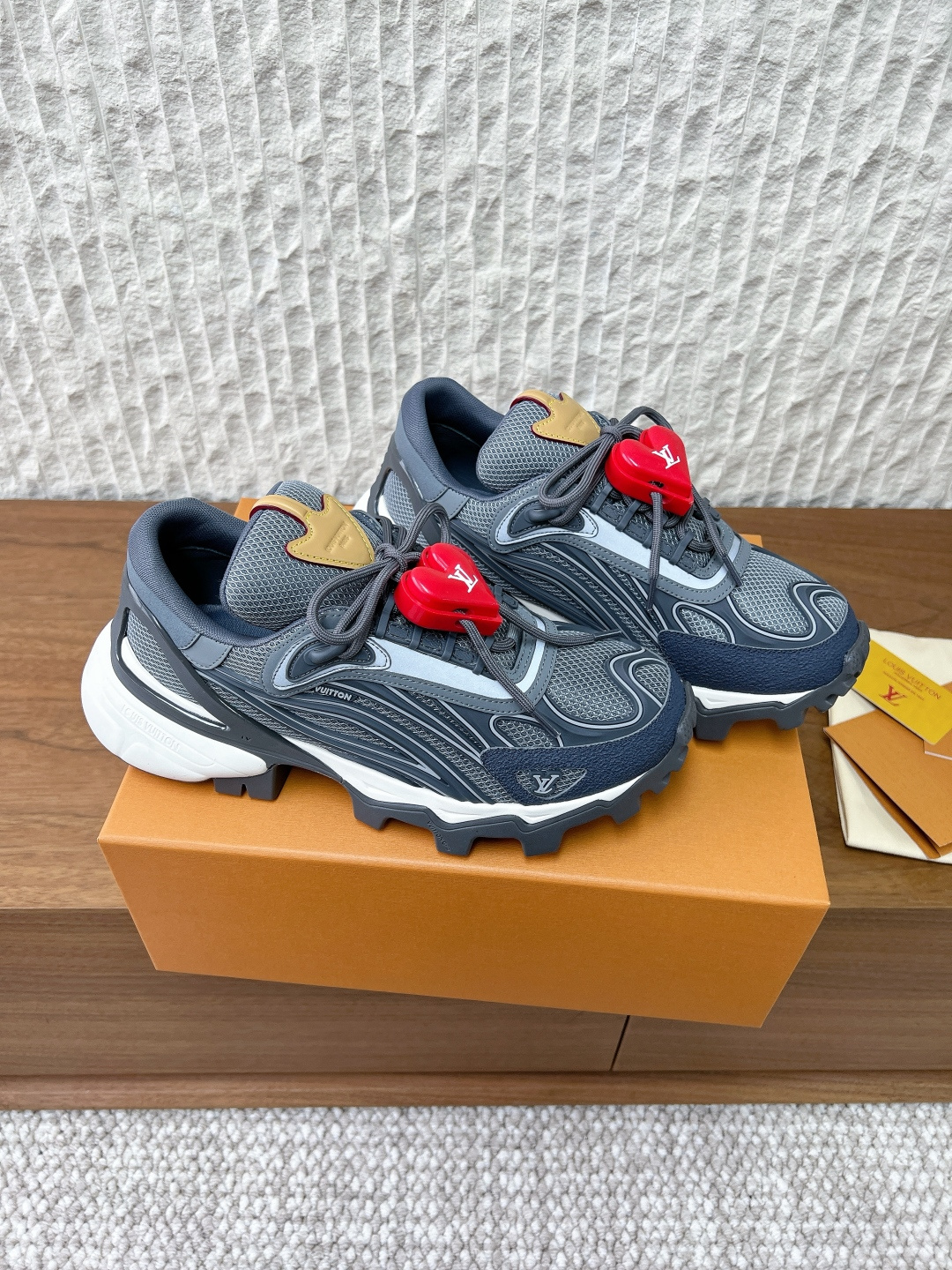 Louis Vuitton Louis Vuitton 路易威登26ss早春新款 休闲鞋 运动鞋 徒步鞋