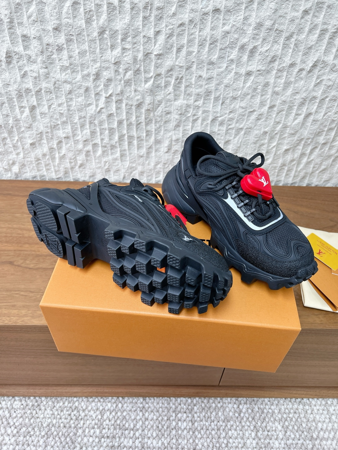 Louis Vuitton Louis Vuitton 路易威登26ss早春新款 休闲鞋 运动鞋 徒步鞋