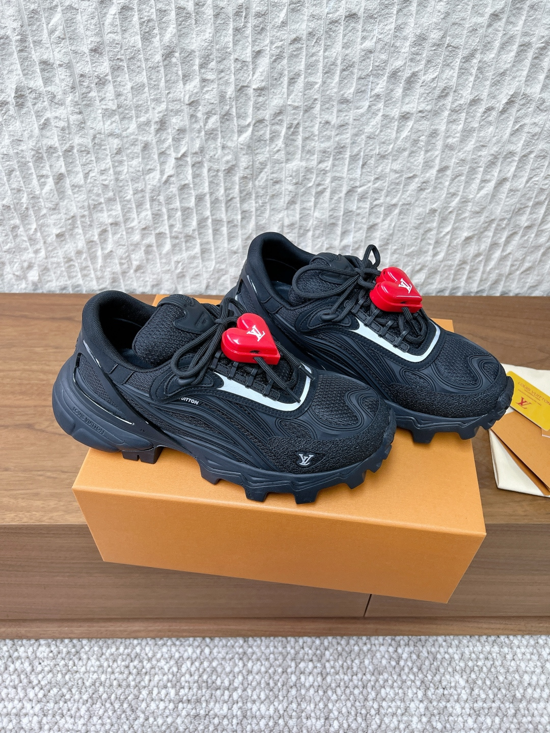 Louis Vuitton Louis Vuitton 路易威登26ss早春新款 休闲鞋 运动鞋 徒步鞋