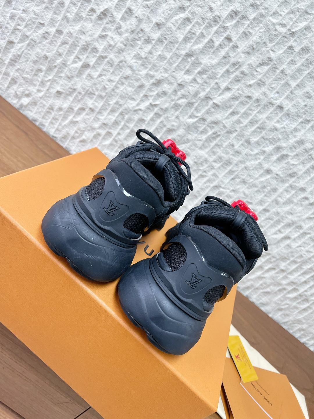 Louis Vuitton Louis Vuitton 路易威登26ss早春新款 休闲鞋 运动鞋 徒步鞋