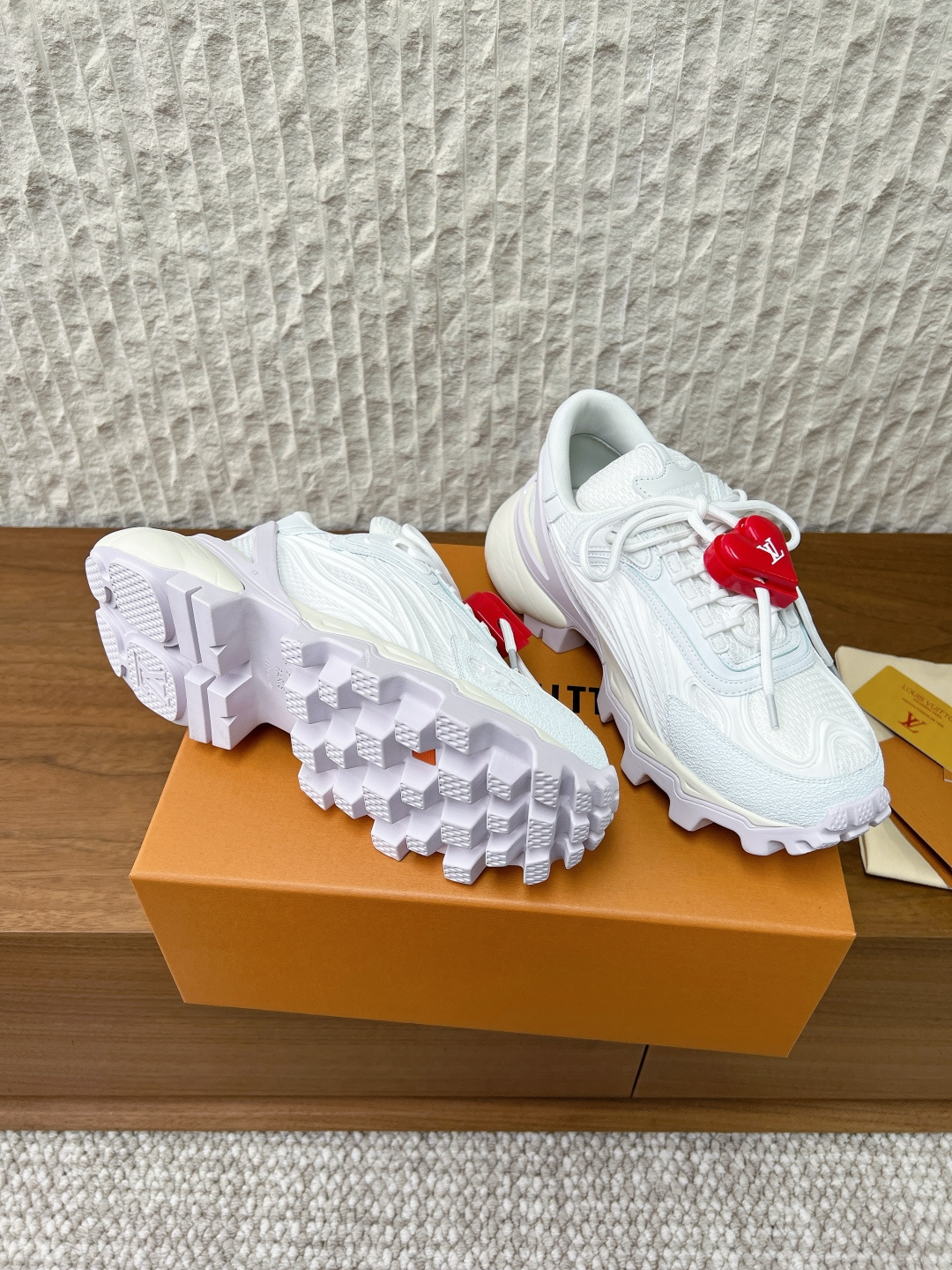 Louis Vuitton Louis Vuitton 路易威登26ss早春新款 休闲鞋 运动鞋 徒步鞋