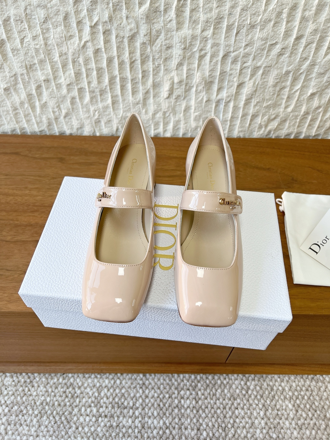 _dic9sDmWYbd17Ux-S-XRbfs2SMXkqICT5O-tNFA