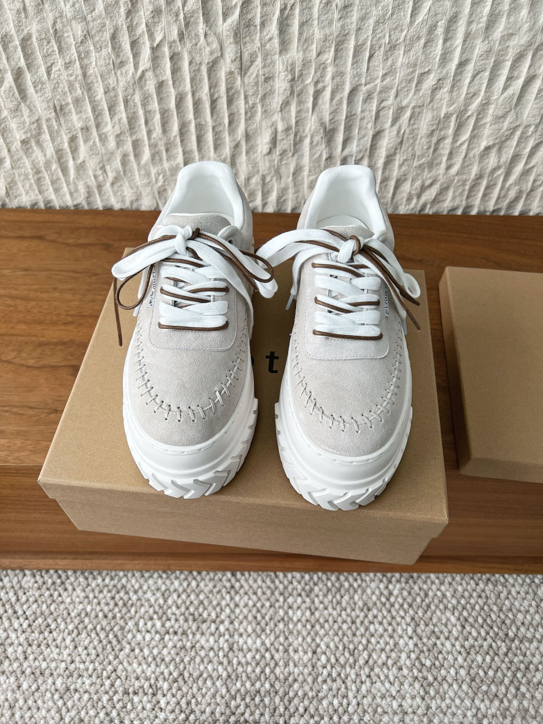 NO:787891,Both Niche trendy brand 26ss spring and summer new style thick sole platform casual shoes white shoes both has a unique American retro style, with a solid leather shoe body and a versatile appearance with a retro atmosphere. It matches the brand's classic logo and is loved by many fashion celebrities. It is often worn in private wear. U both shoes, neat and stylish. The upper is made of original imported cowhide/first-layer cowhide. The inner lining is sheepskin. The sole is 6.5cm thick.  The original sole is customized with non-slip foam rubber outsole in Size 35-39 (40 is custom-made and non-returnable), casual shoes/sports shoes, sneakers, cowhide, sheepskin19860909Both 小众潮牌 26ss春夏新款 厚底 松糕 休闲鞋 小白鞋 both 富有独特美式复古风格,以扎实的皮革鞋身与复古氛围的百搭外型 配搭品牌经典的标志,获得许多时尚名人的喜爱 更经常于私下穿搭中穿戴 U both 鞋款,俐落有型 鞋面采用原版进口牛猄/头层牛皮 内里垫脚羊皮 底厚6.5cm 鞋底原版定制防滑发泡橡胶大底成 Size35-39（40 定做不退换）,休闲鞋/运动鞋,sneakers,cowhide,sheepskin,Women's Shoes