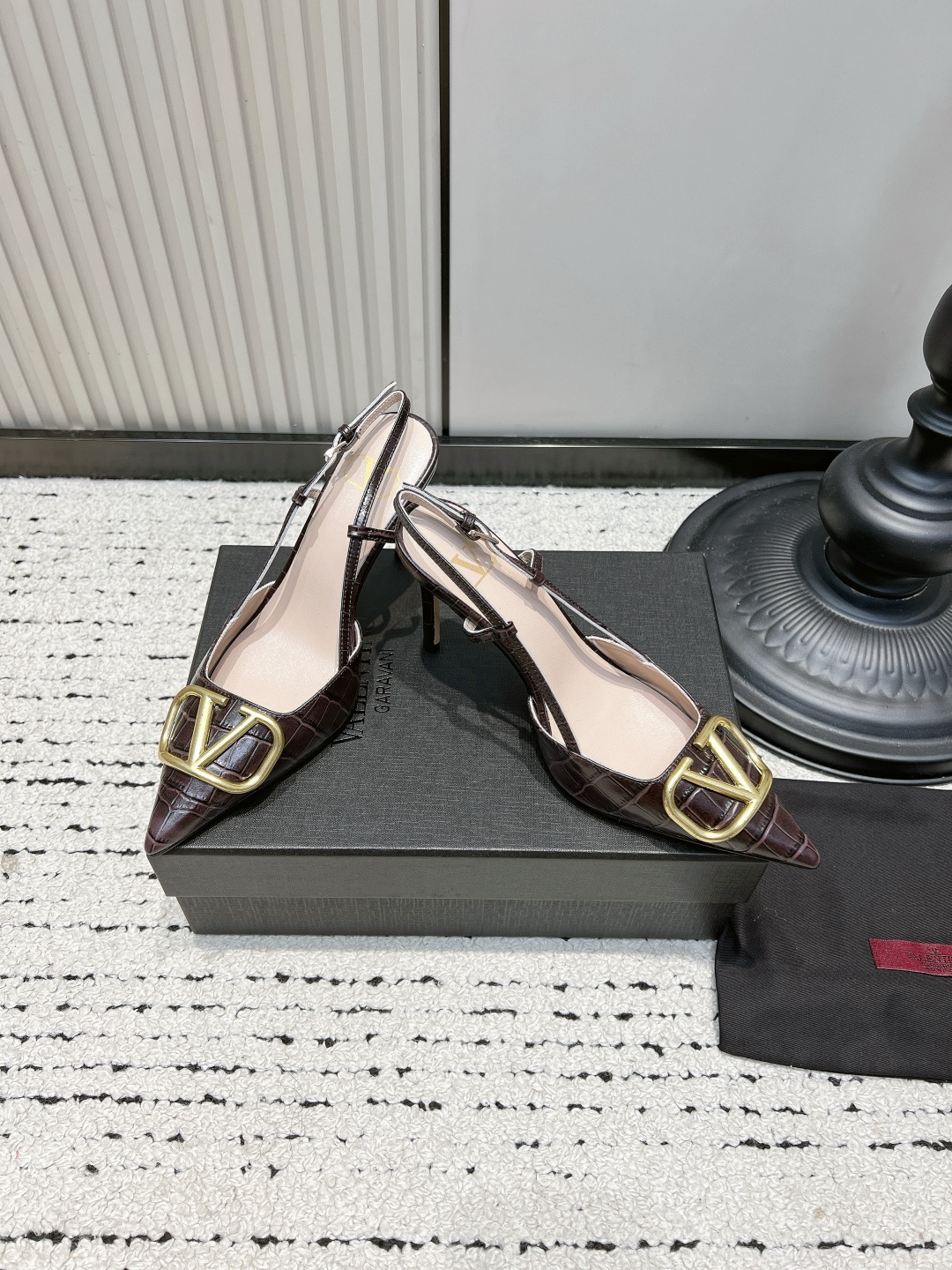Valentino VLogo Canvas Slides
