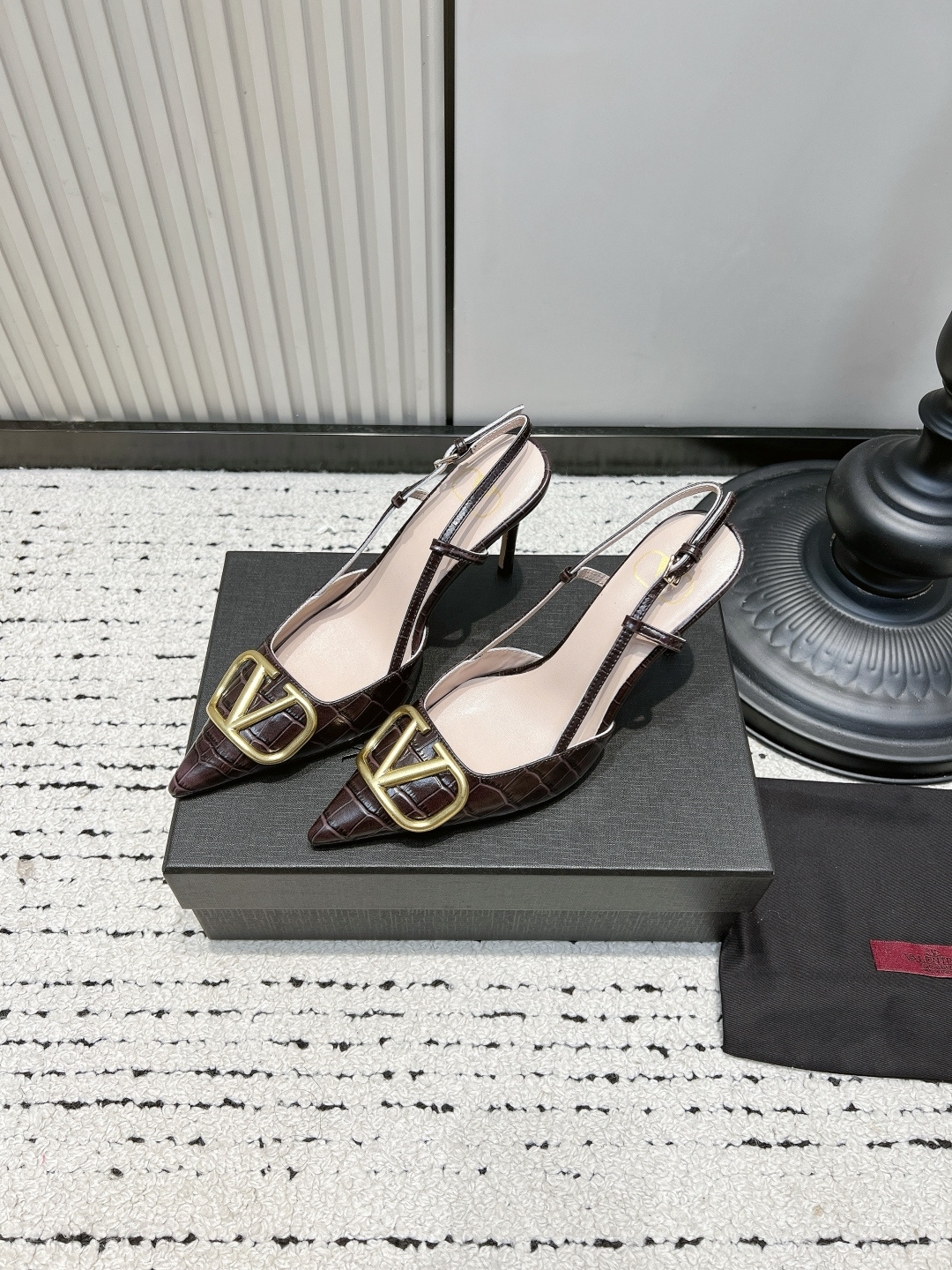Valentino VLogo Canvas Slides