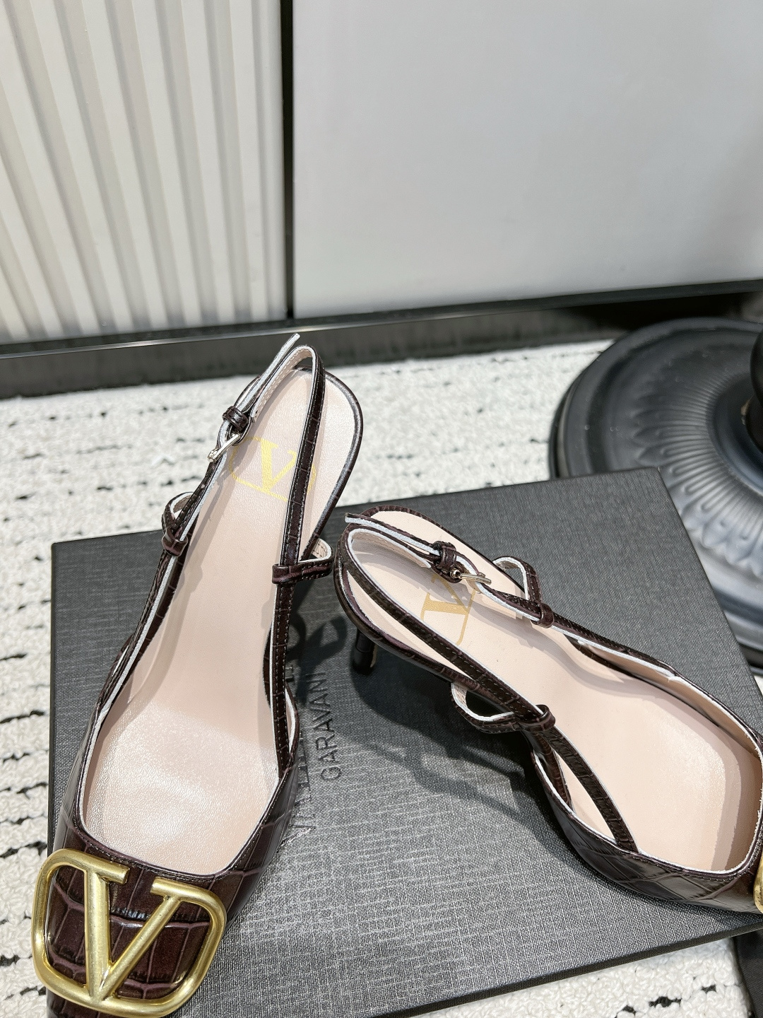 Valentino VLogo Canvas Slides