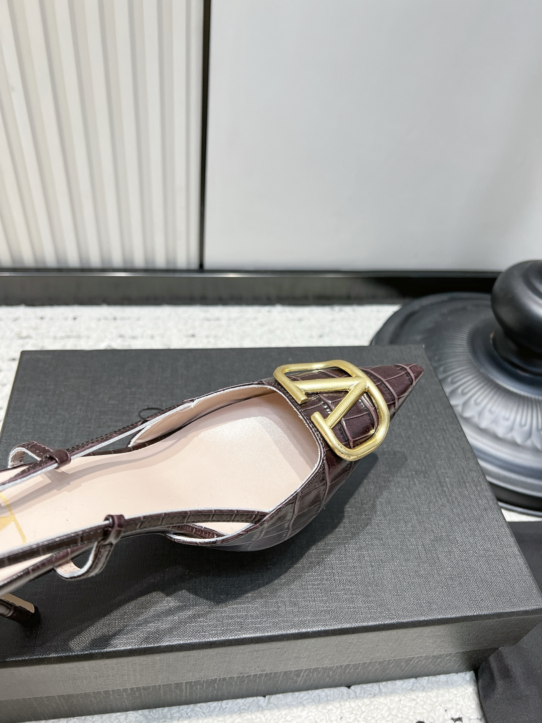 Valentino VLogo Canvas Slides