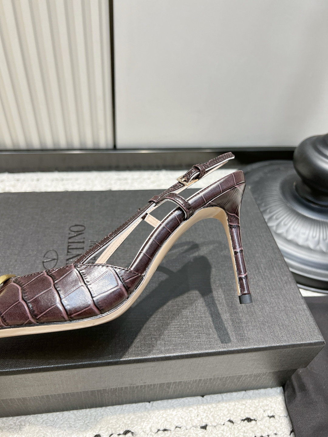 Valentino VLogo Canvas Slides