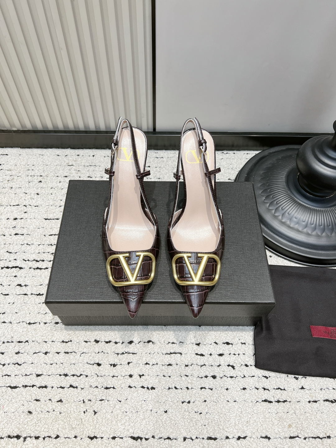 Valentino VLogo Canvas Slides
