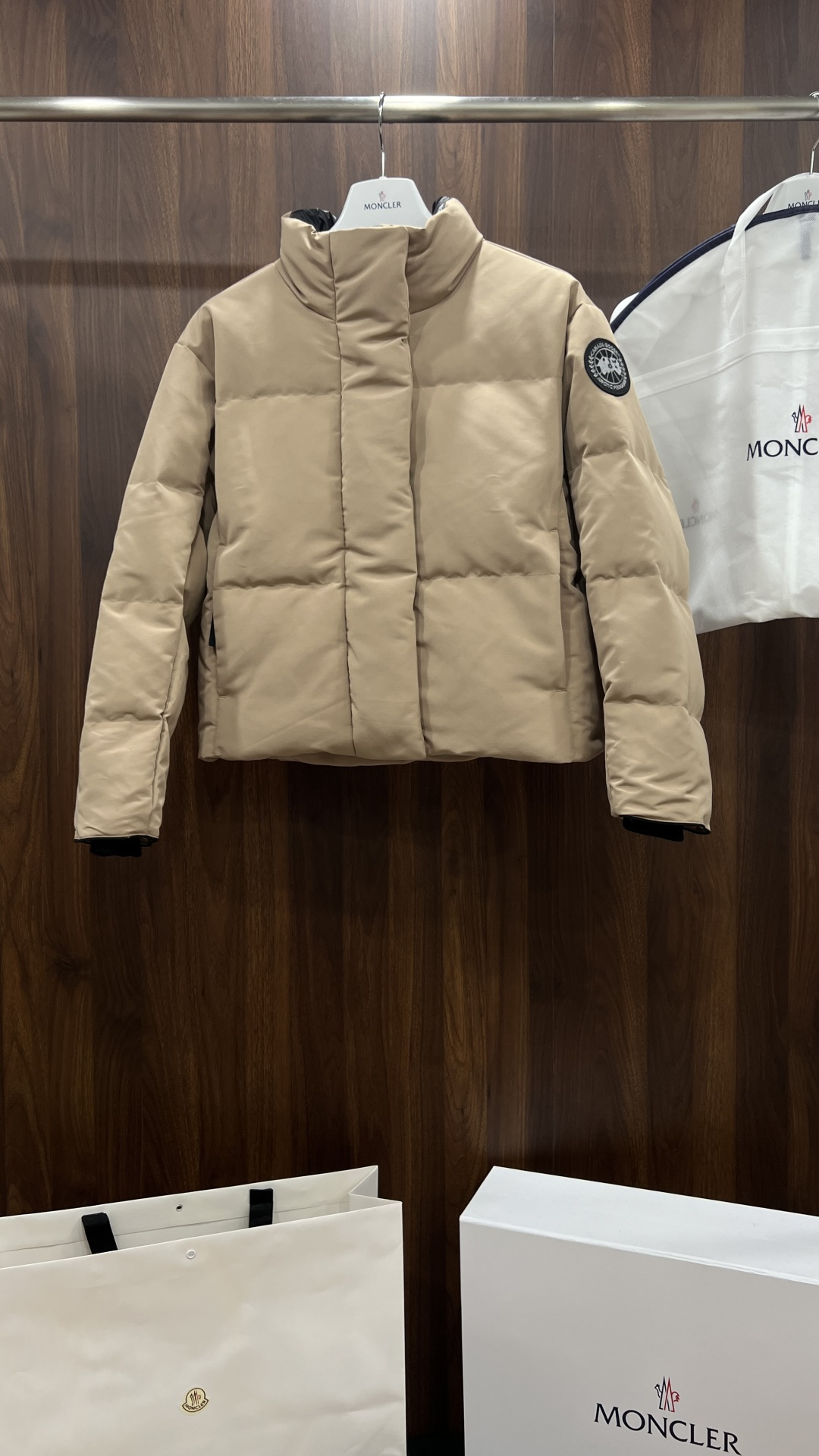 NO:600269,Canada goose/Canada Goose Grandview women's short down jacket color black silver gray pink desert color size: XS S M L,, down jacket, alexander wang19860909Canada goose/加拿大鹅 Grandview 女士短款羽绒服 颜色黑色 银灰色 粉色 沙漠色 尺码:XS S M L,,down jacket,alexander wang,Men's clothing
