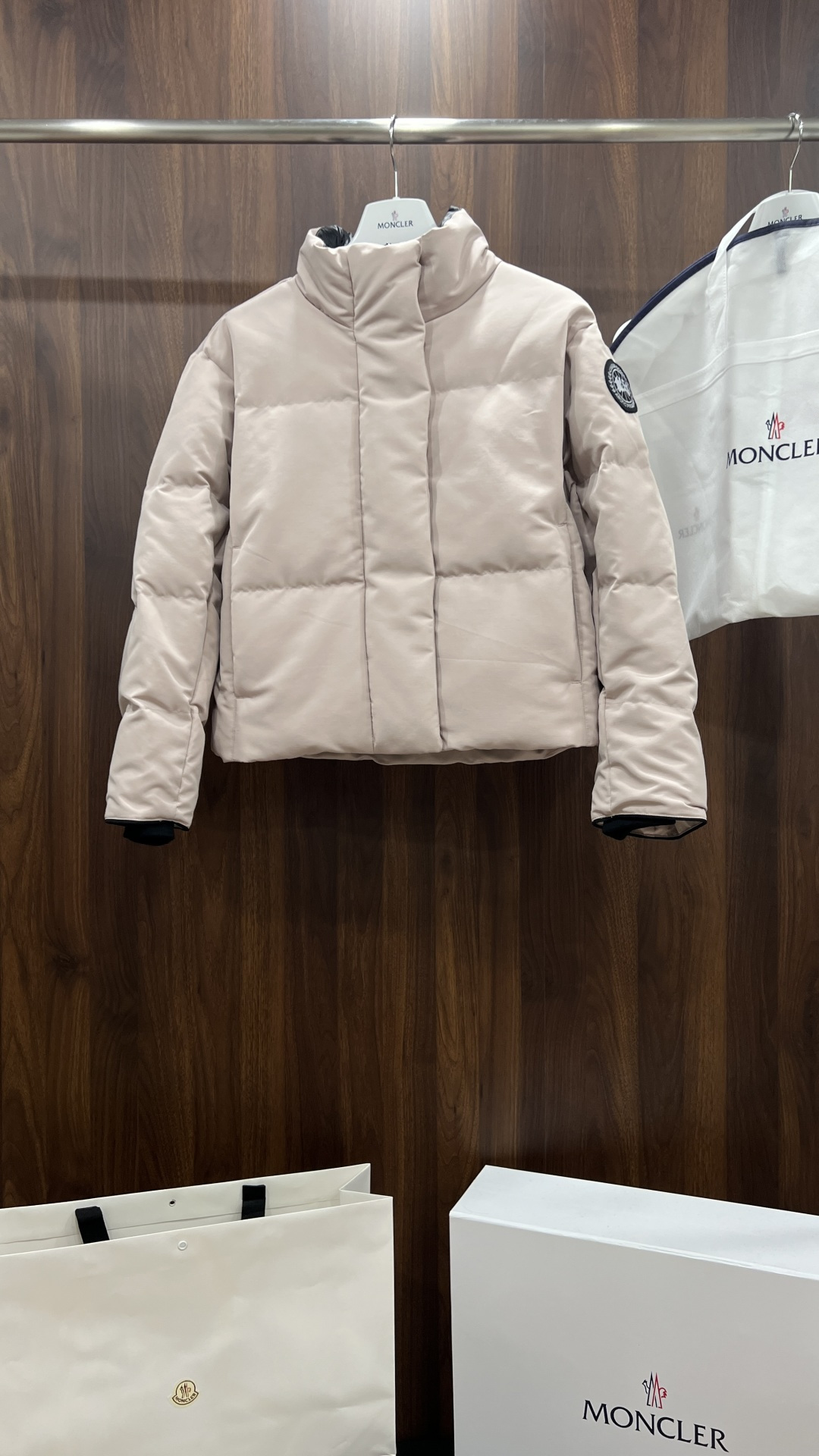 NO:600271,Canada goose/Canada Goose Grandview women's short down jacket color black silver gray pink desert color size: XS S M L,, down jacket, alexander wang19860909Canada goose/加拿大鹅 Grandview 女士短款羽绒服 颜色黑色 银灰色 粉色 沙漠色 尺码:XS S M L,,down jacket,alexander wang,Men's clothing