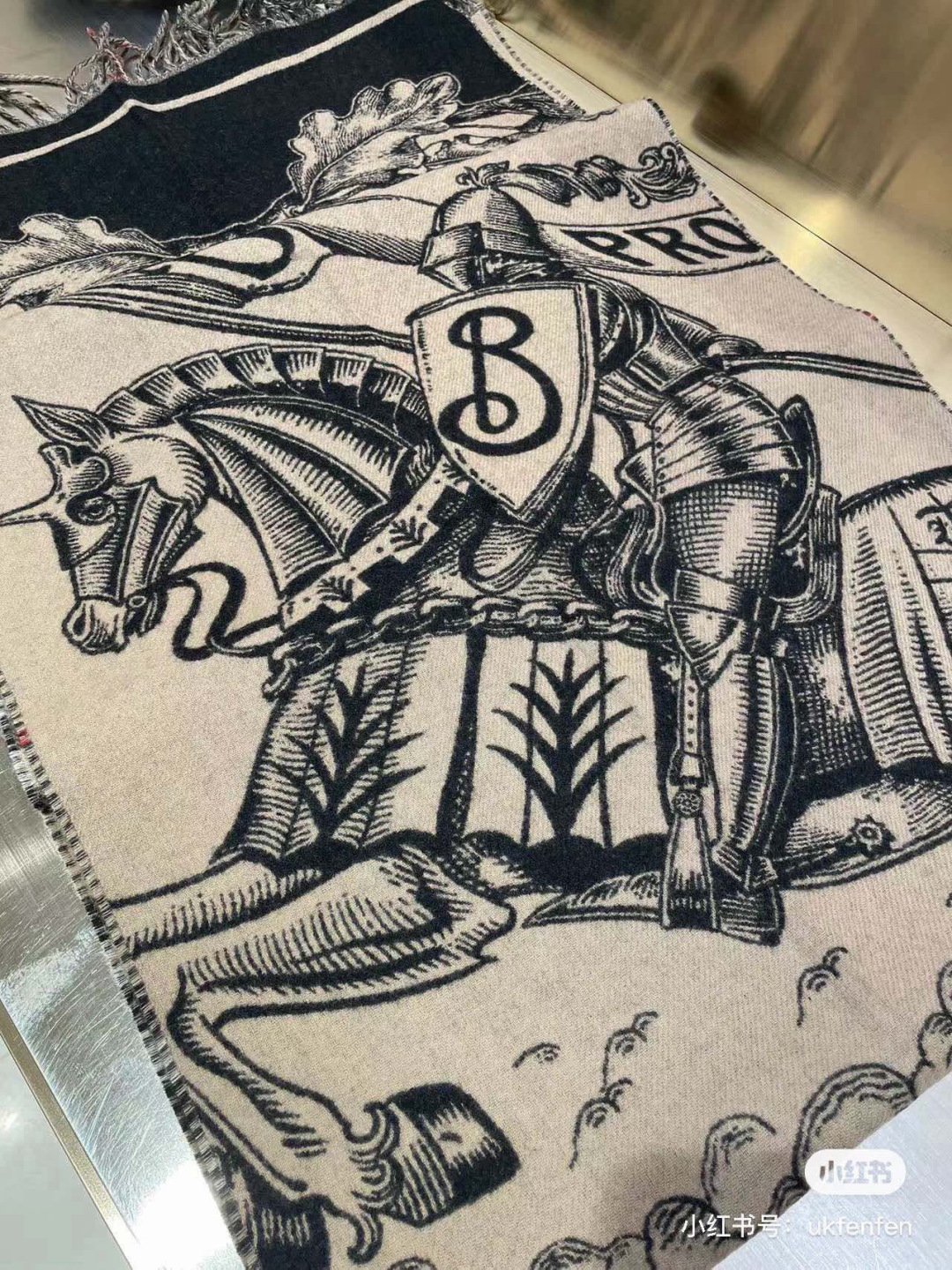 🆕高版本带芯片 · 爆款Bur战马骑士双面披肩，各种好看，被誉为Burberry今年最美的款，最经典的提