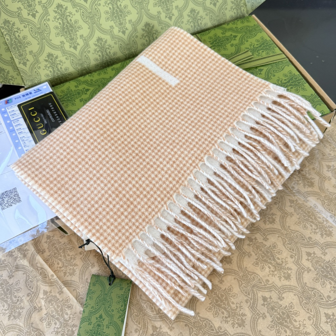 🆕✨Gucci · 古奇千鸟格羊绒围巾❗来个硬货.麻溜的安排上.纯正出口❗原订单已经交货一批，其中一批刚