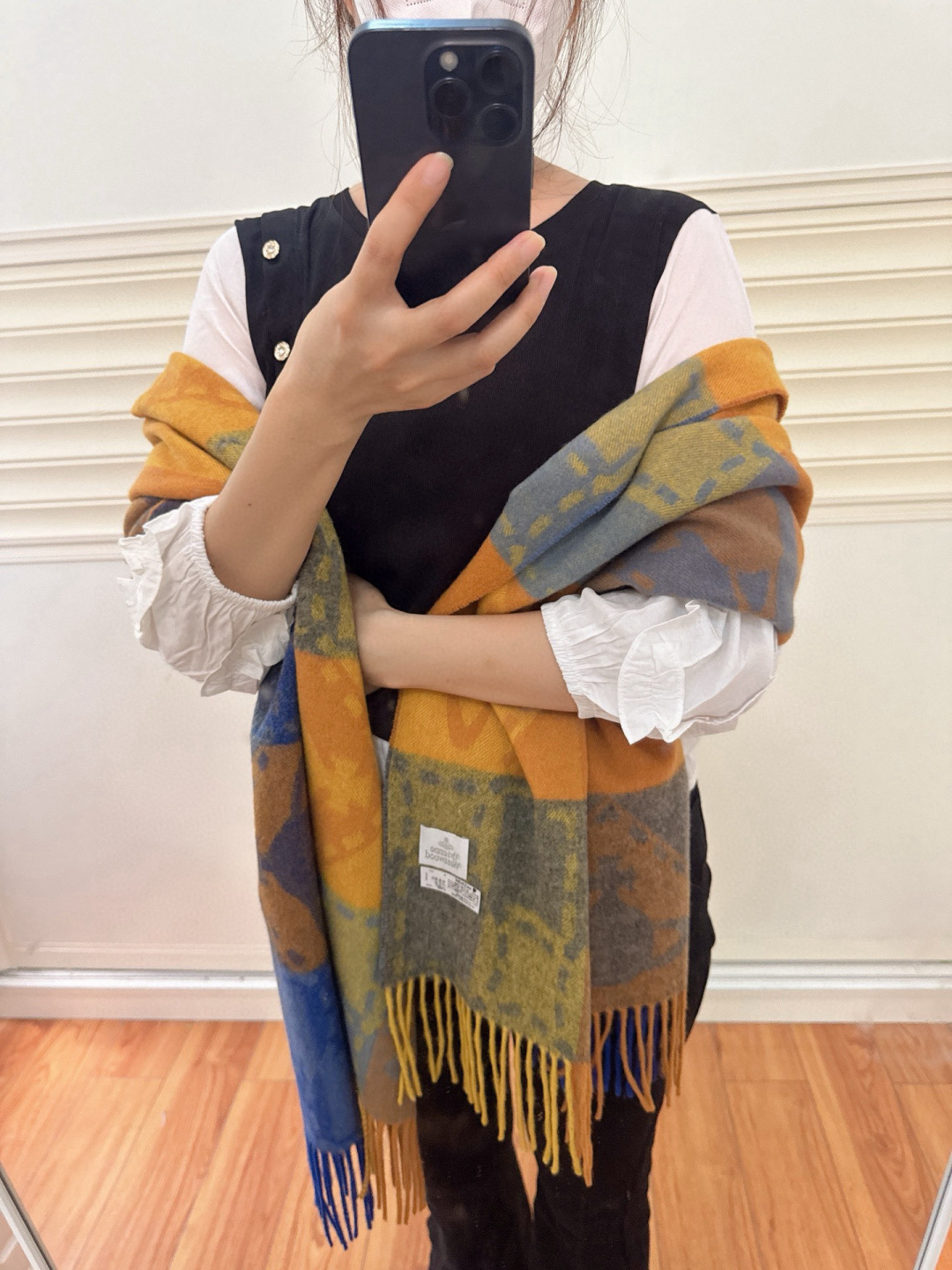 P140🆕𝐢𝐯𝐢𝐞𝐧𝐧𝐞 𝐖𝐞𝐬𝐭𝐰𝐨𝐨𝐝🪐✨ 大土星新款围巾 vivienne westwood西太后土星 英国时装设计师,时装的朋克之母!时尚潮流风格,品质强大,超美的设计!简约大气刺绣Logo‼精致💎这个款不用担心不好看,因为经典的元素洋气的新设计!赠礼的完美之选,充分展现个性风范。品质非常整个首饰给人大牌气场的同时又非常精致,让整个人的层次提升好几个level💟绝对值得入手‼️🌟尺寸50*180