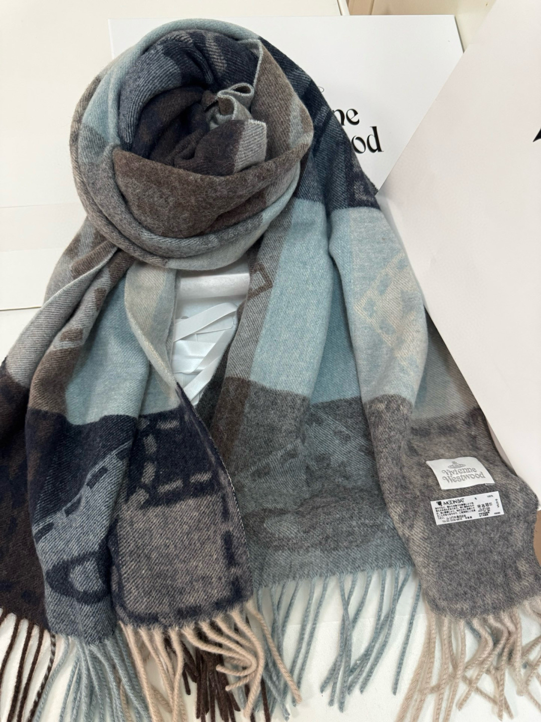 🆕𝐢𝐯𝐢𝐞𝐧𝐧𝐞 𝐖𝐞𝐬𝐭𝐰𝐨𝐨𝐝🪐✨大土星新款围巾 vivienne westwood西太后土星 英国