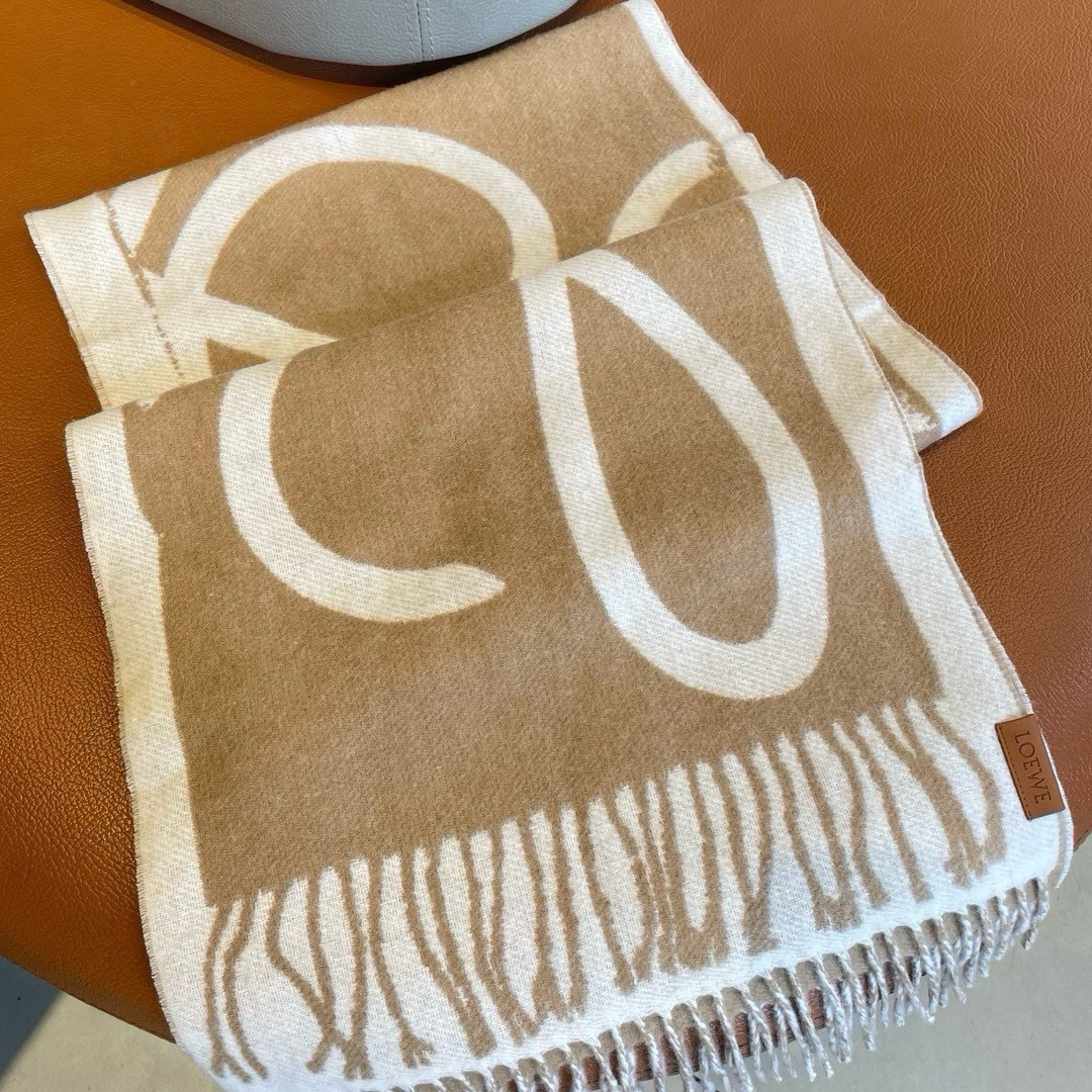 🆕Loewe新品❗️罗意威很幸運拿到這個品牌的東西，真的不多見，很少在國內做訂單，款式真的少的可怜❗️❗