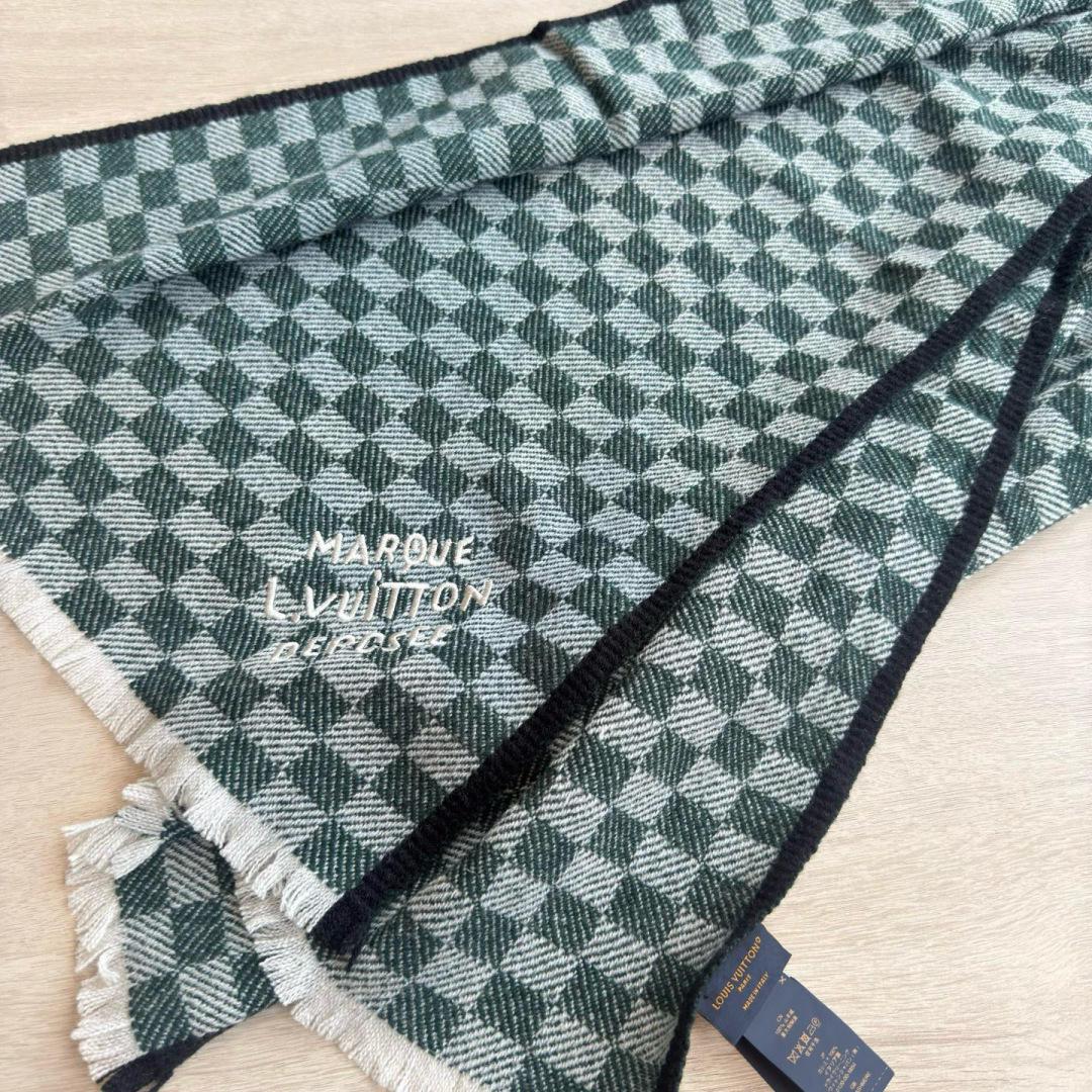 🆕LV新款 · 经典的棋盘格设计，低调的奢侈感❗️极品柔美精英高手级别的时髦感围巾❗️这款驴家羊绒围巾，