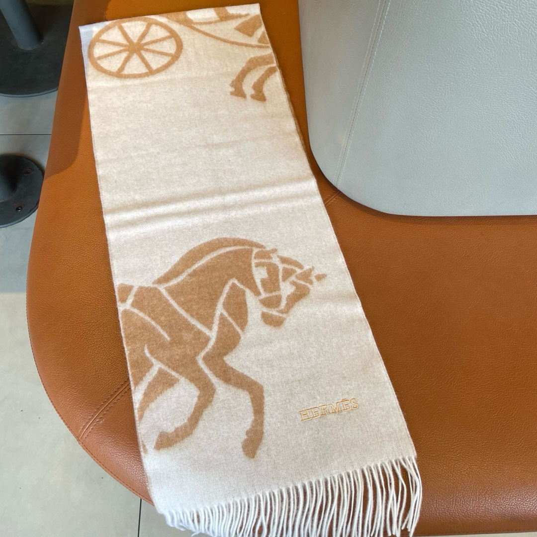 🆕 【▪Hermes · 爱马仕羊绒提花围巾，精致的温柔配色，超级迷恋❗️气质低调恬静又不失优雅❗️】重