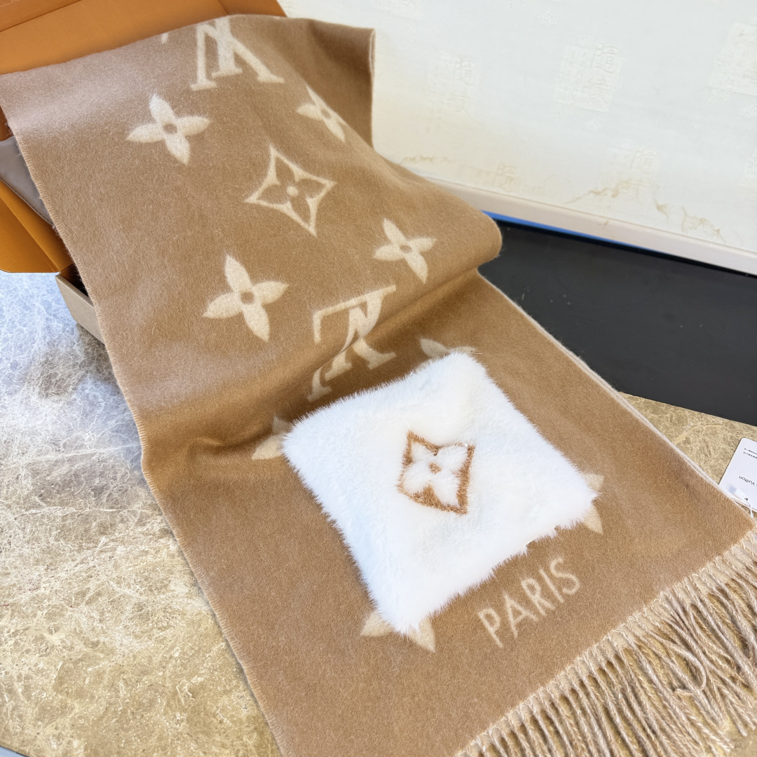 🆕驴家经典口袋款羊绒围巾披肩🆕延续冬日经典❗️羊绒添缀兔毛P口袋，嵌饰 Monogram 图案更显尊贵，