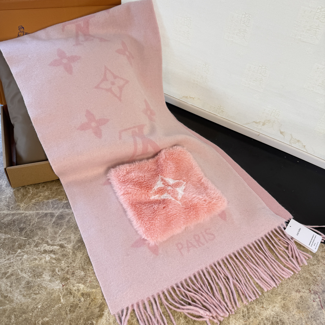 🆕驴家经典口袋款羊绒围巾披肩🆕延续冬日经典❗️羊绒添缀兔毛P口袋，嵌饰 Monogram 图案更显尊贵，