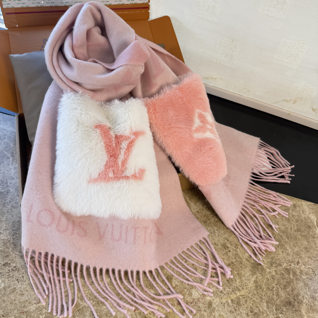 🆕驴家经典口袋款羊绒围巾披肩🆕延续冬日经典❗️羊绒添缀兔毛P口袋，嵌饰 Monogram 图案更显尊贵，