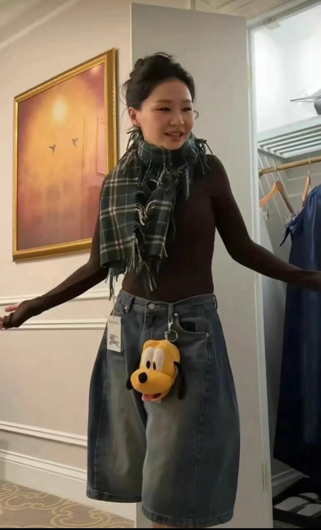 🆕Burberry HaPPy格纹流苏围巾羊绒围巾装饰精纺 Bur格纹。两边融入流苏装饰，灵感源自品牌典