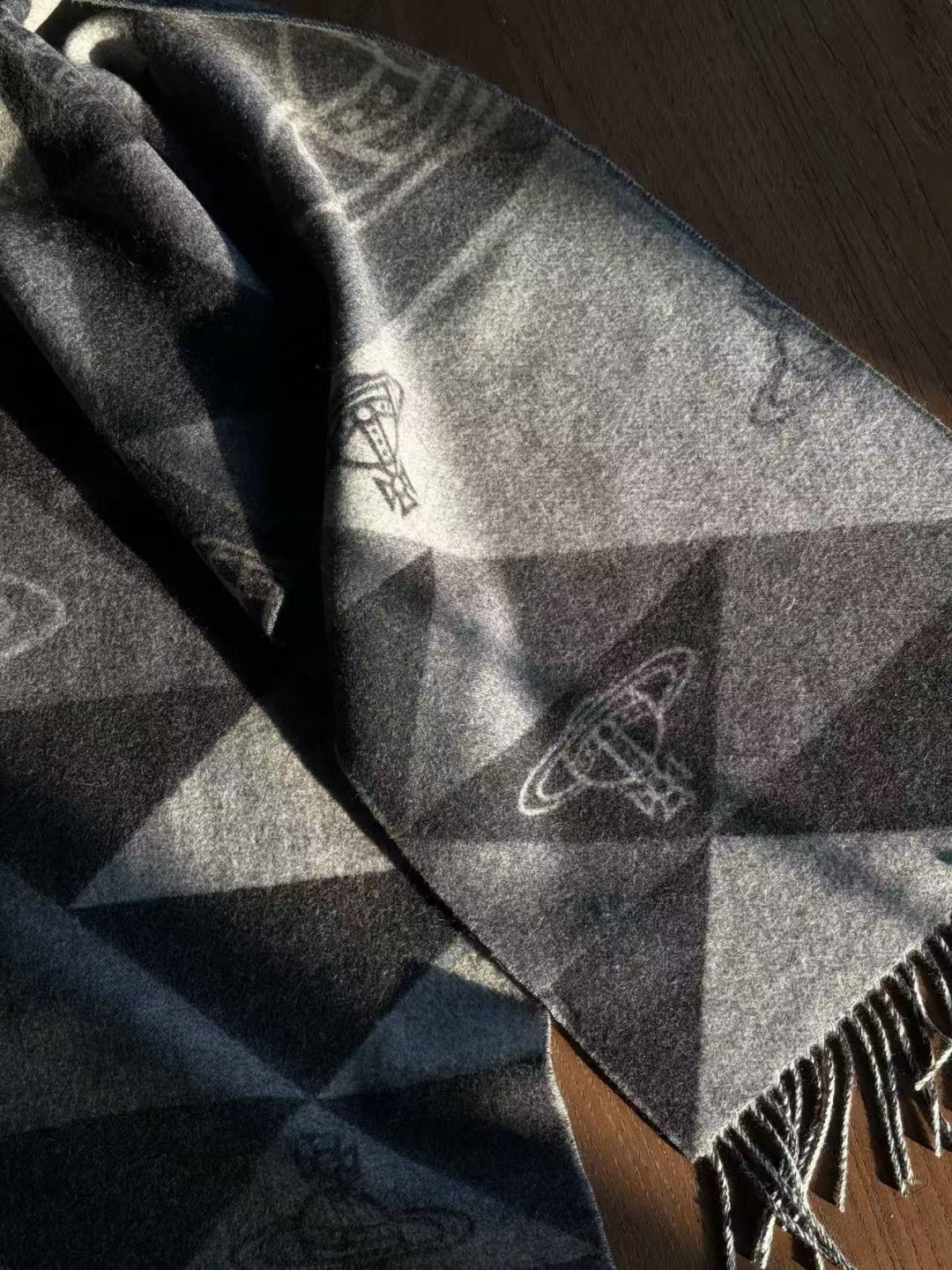 🆕𝐕𝐢𝐯𝐢𝐞𝐧𝐧𝐞 𝐖𝐞𝐬𝐭𝐰𝐨𝐨𝐝🪐顶级品质英国朋克教母“西太后”最爱的土星❗❗从精神上，Vivenn