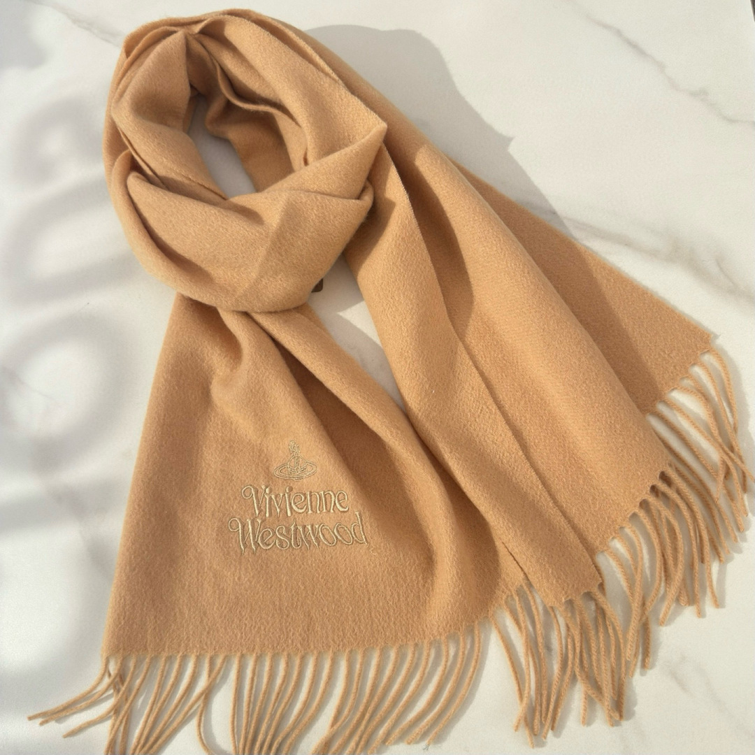 🆕𝐕𝐢𝐯𝐢𝐞𝐧𝐧𝐞 𝐖𝐞𝐬𝐭𝐰𝐨𝐨𝐝🪐✨【薇薇安 · 西太后】极品山羊绒小围巾，送人自留都太高大上了😍重