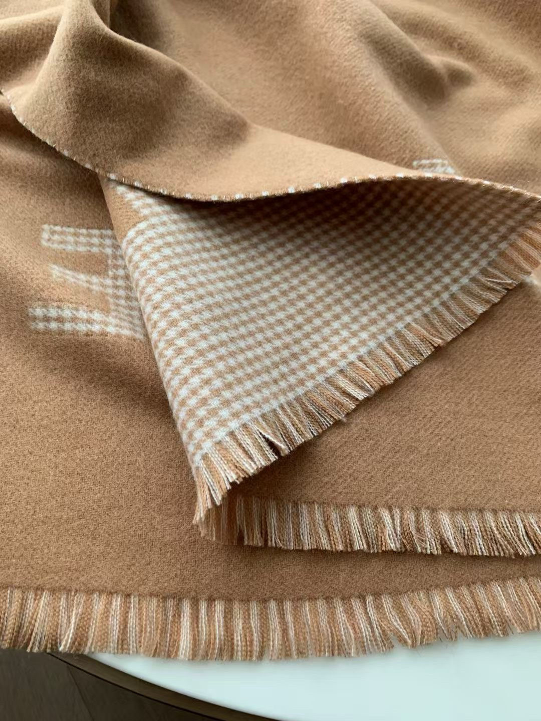 🆕CHANEL香奶奶尾单新款23B千鸟格拼色羊绒围巾，直接出欧洲的，正儿八经的正品订单…和大货一起出来，