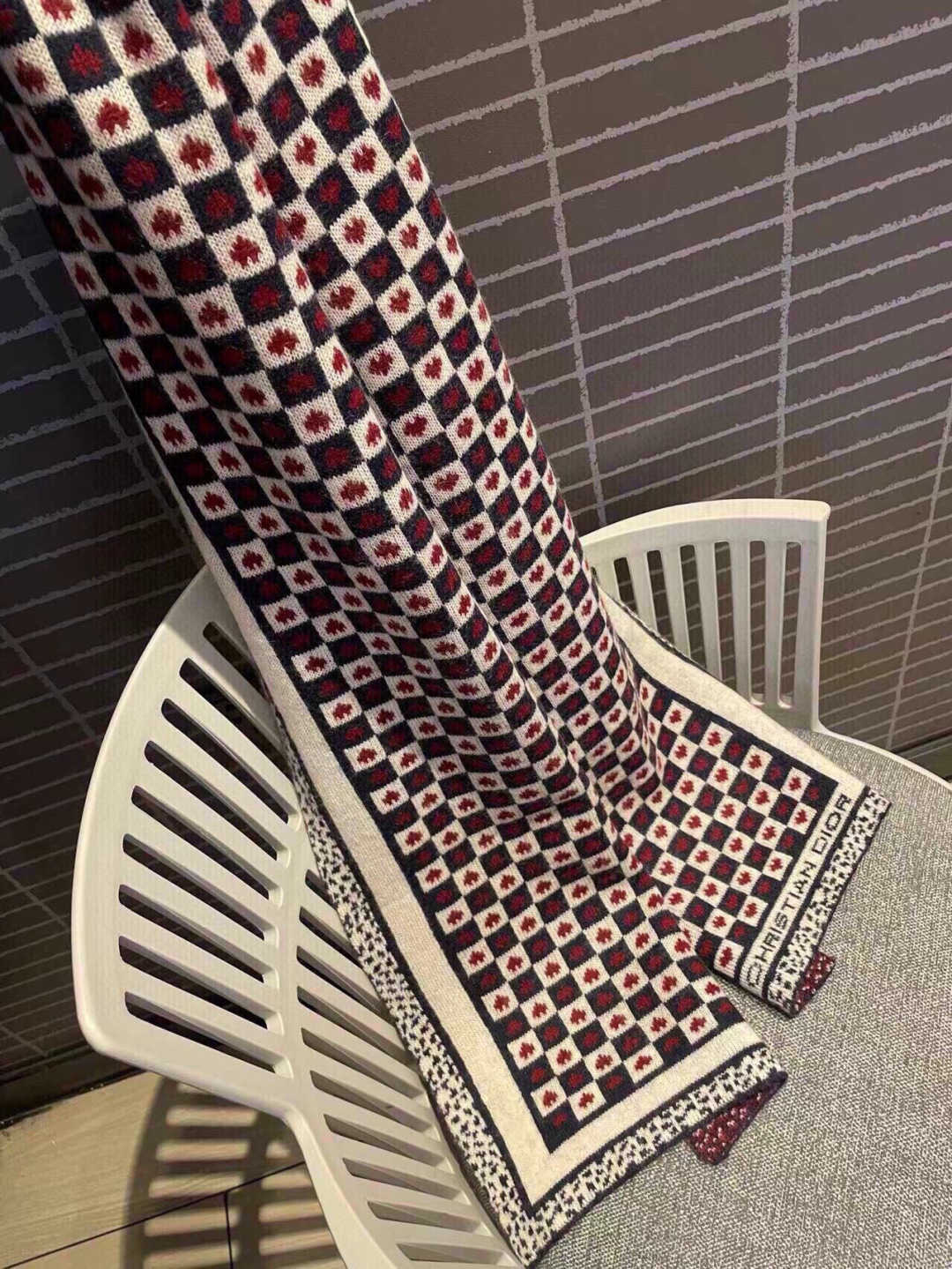 🆕Dior · 经典爱心❤️针织长巾‼️永远不出错的出场方式，既使再过多少年都是如此❤️TA的高级与优雅