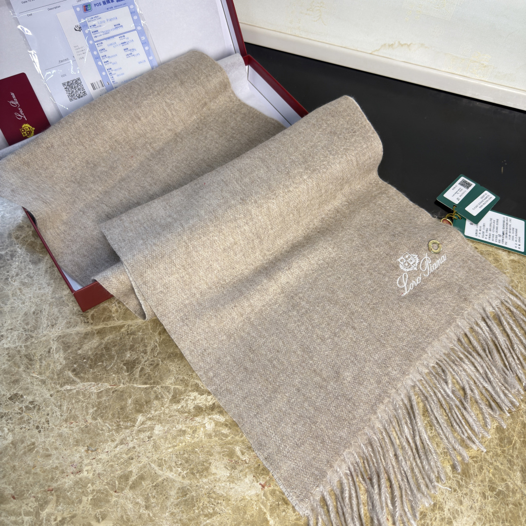 🆕Loro Piana · 诺悠翩雅【贸易公司尾单，极品双面山羊绒围巾披肩】送人自留都太高大上了😍重磅上