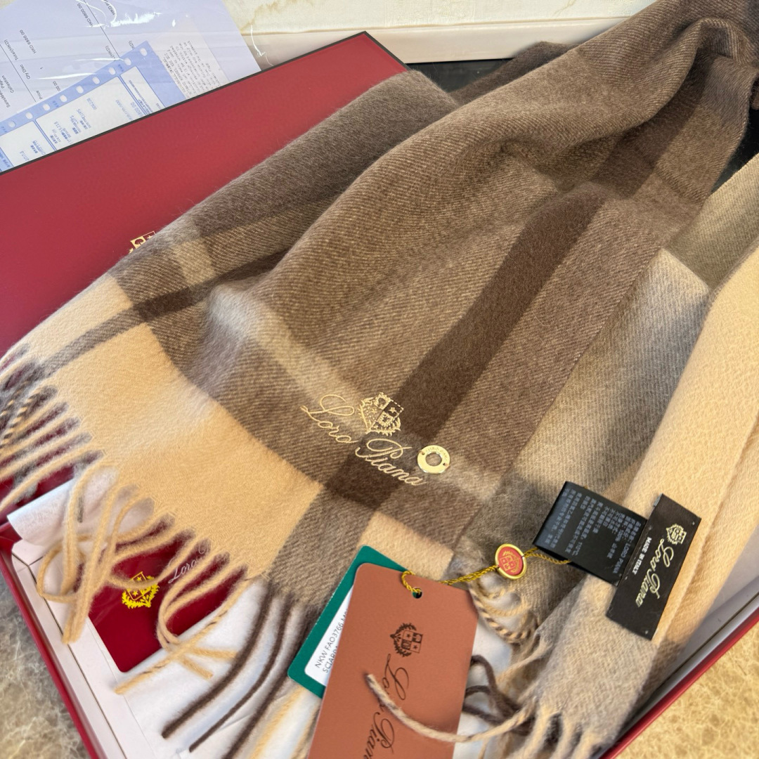 🆕Loro Piana · 诺悠翩雅秋冬新品❗️【极品山羊绒水波纹格纹围巾】送人自留都太高大上了😍重磅上