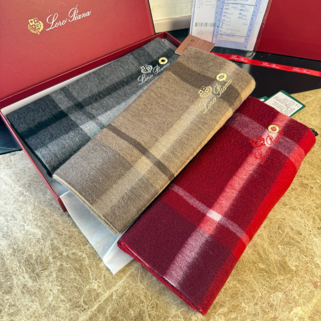🆕Loro Piana · 诺悠翩雅秋冬新品❗️【极品山羊绒水波纹格纹围巾】送人自留都太高大上了😍重磅上