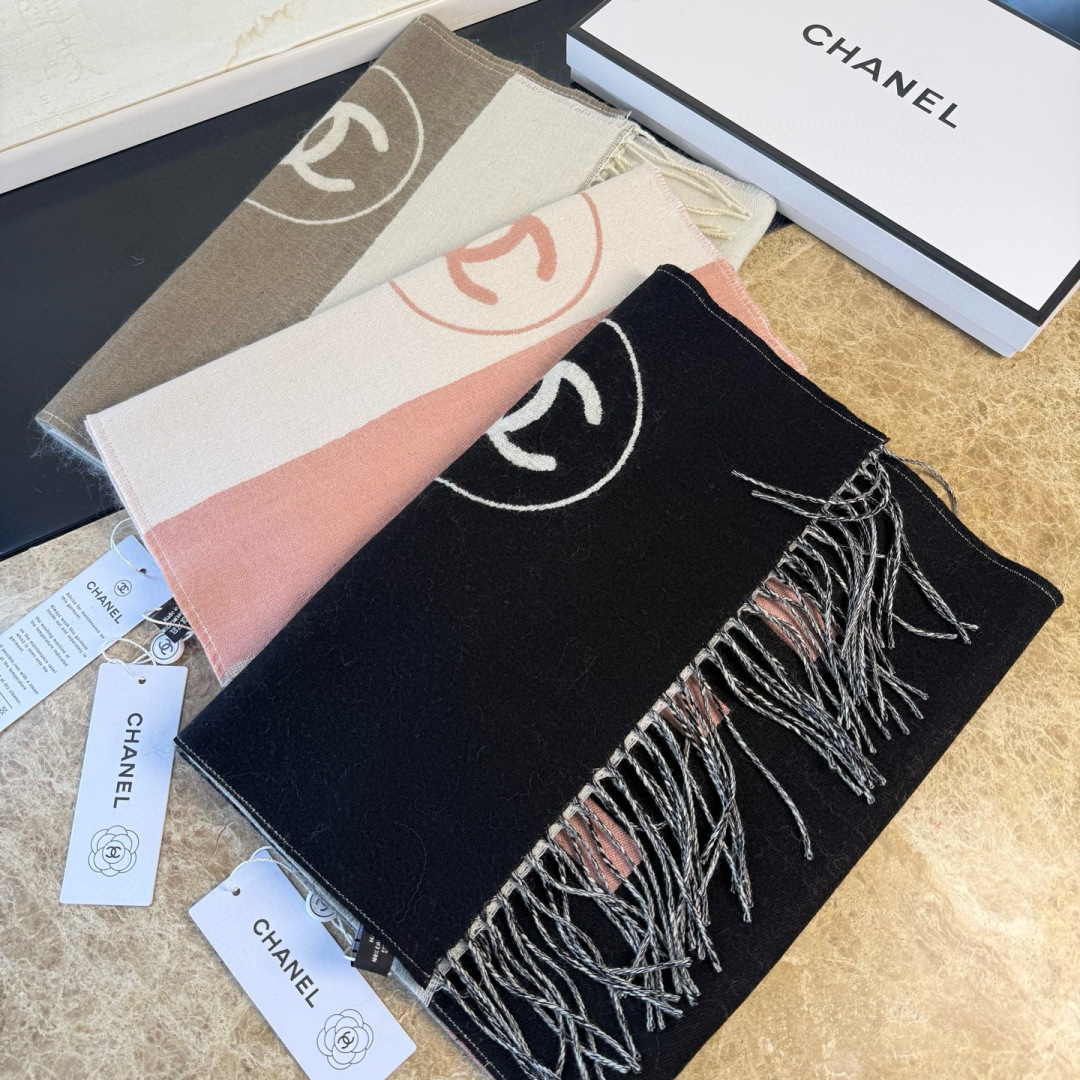 🆕Chanel · 香奈兒新品圍巾，這條必須推雖然是25C吊牌，但25。開始之後這條才進櫃有多種顏色可挑