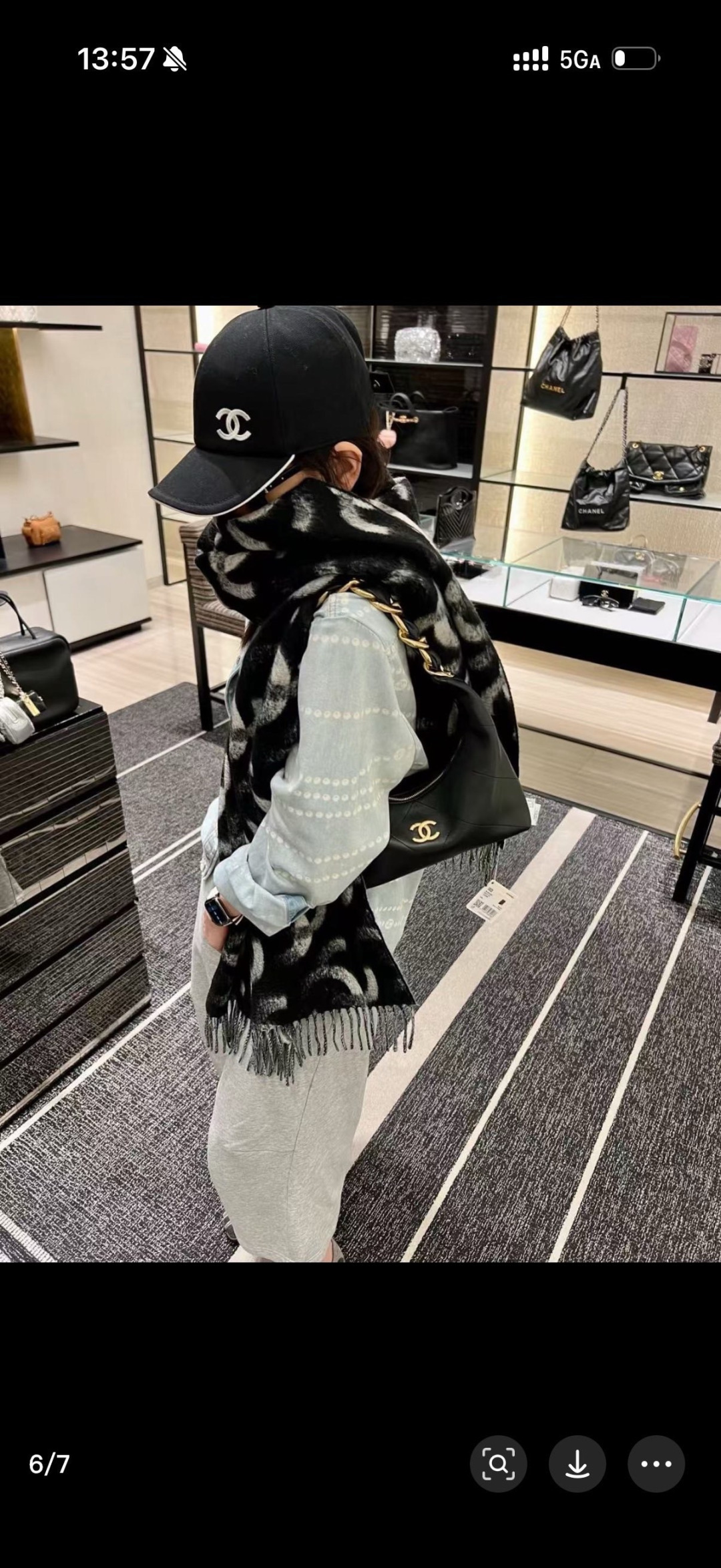 🆕香奶奶独家新款，25k系列哈双面黑白熊猫渐变色Logo双C羊绒围巾披肩，这绝对是今年最最最美的一款，没