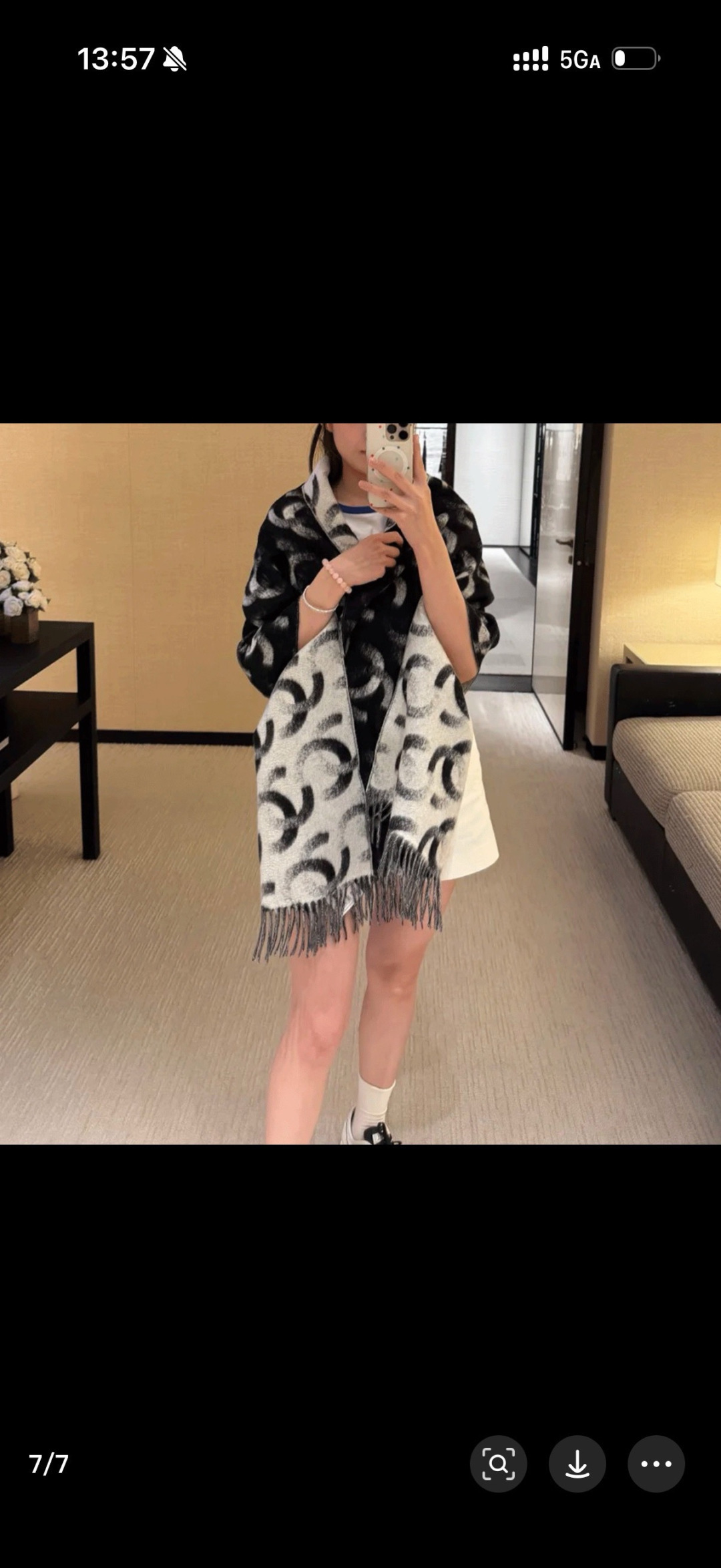 🆕香奶奶独家新款，25k系列哈双面黑白熊猫渐变色Logo双C羊绒围巾披肩，这绝对是今年最最最美的一款，没