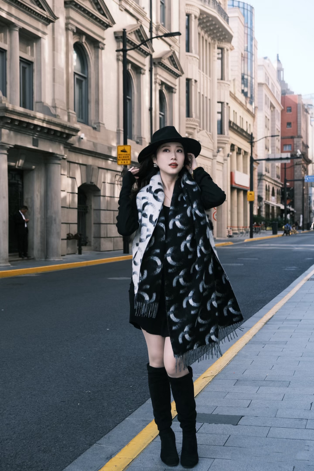 🆕香奶奶独家新款，25k系列哈双面黑白熊猫渐变色Logo双C羊绒围巾披肩，这绝对是今年最最最美的一款，没