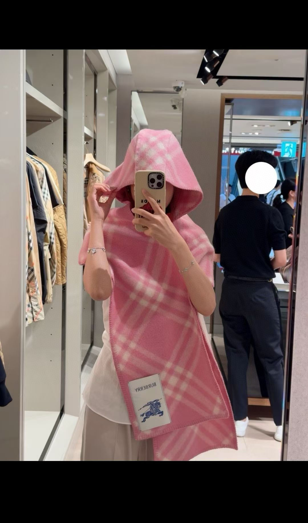 【带别针➕10】🆕Burberry家最新款专属标识连帽小披肩，围巾披肩两用，绝对市面最牛的货，真材实料的